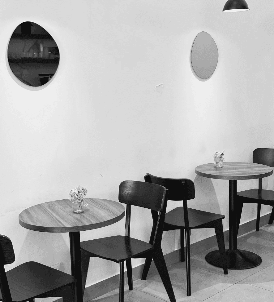 Un caffè parigino tranquillo