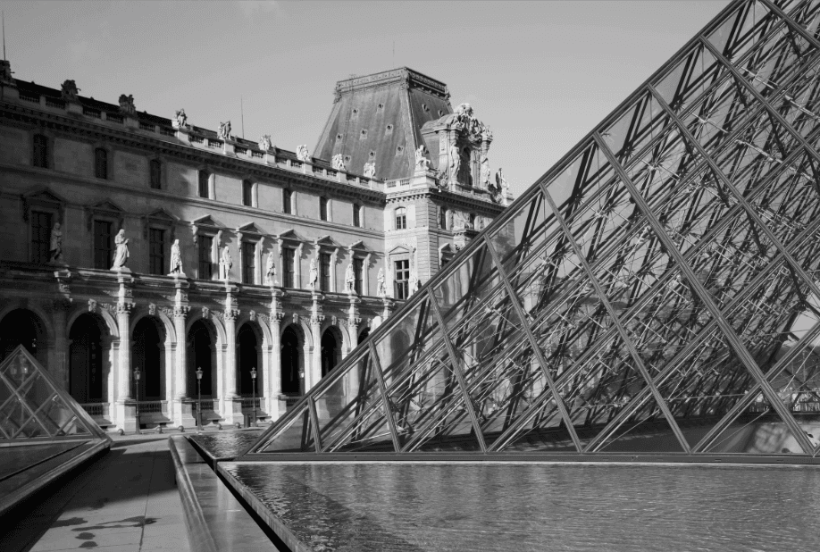 Palais Garnier — colonnade detail